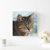 Atemberaubendes Tabby Cat Close Up Kunstportrait Quadratische Wanduhr (Zuhause)