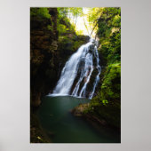 Atemberfallender Wasserfall mit Sonnenlichtglanz Poster (Vorne)