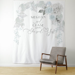 Atemberkende Eisblaue und Weiße Rosenbogen Wandteppich