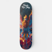 Atemberregend farbenfroher Phönix, der aus den Fla Skateboard (Vorderseite)