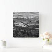 Athabasca Lookout, monochrome Landschaftsfotografi Quadratische Wanduhr (Zuhause)
