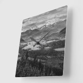 Athabasca Lookout, monochrome Landschaftsfotografi Quadratische Wanduhr (Winkel)