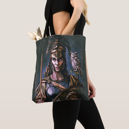 "Athena's Fierce Loyalty" Farbiges Portrait Tasche (Von Nahem)