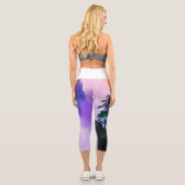 Ätherische Berge - Nebel und Regenbogenlichter Capri Leggings (Rückseite)