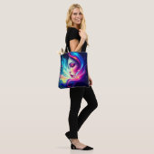 Ätherische Frau mit farbenfroher Tasche Ba (Am Model)