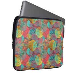 Ätherische goldene Blüten - Nahtlose Blumenharmoni Laptopschutzhülle