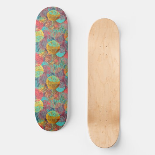 Ätherische goldene Blüten - Nahtlose Blumenharmoni Skateboard (Vorderseite)