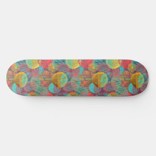 Ätherische goldene Blüten - Nahtlose Blumenharmoni Skateboard (Horizontal)
