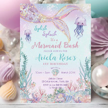 Ätherische Meerjungfrau Bash unter dem Meeresbecke