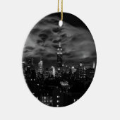 Ätherische Wolken: NYC Skyline, Emp St Bldg BW Keramik Ornament (Rechts)