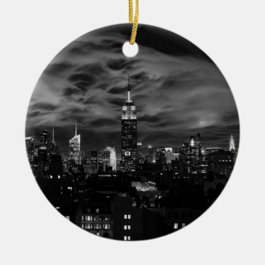 Ätherische Wolken: NYC Skyline, Emp St Bldg BW Keramik Ornament (Vorne)