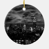 Ätherische Wolken: NYC Skyline, Emp St Bldg BW Keramik Ornament (Hinten)