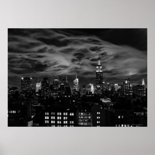 Ätherische Wolken: NYC Skyline, Empire State Bldg Poster (Vorne)