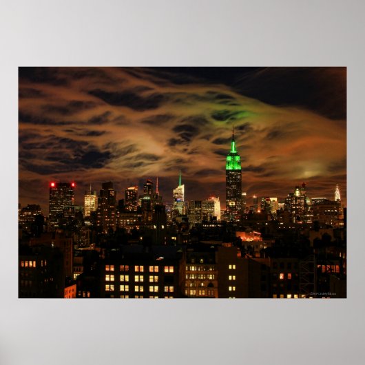 Ätherische Wolken: NYC Skyline, Empire State Bldg Poster (Vorne)