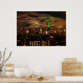 Ätherische Wolken: NYC Skyline, Empire State Bldg Poster (Küche)