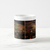 Ätherische Wolken: NYC Skyline, ESB Black and Whit Kaffeetasse (Mittel)