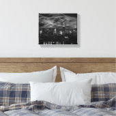 Ätherische Wolken: NYC Skyline, ESB Black and Whit Leinwanddruck (Insitu (Schlafzimmer))