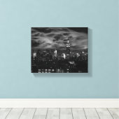 Ätherische Wolken: NYC Skyline, ESB Black and Whit Leinwanddruck (Insitu (Holzboden))