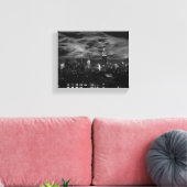 Ätherische Wolken: NYC Skyline, ESB Black and Whit Leinwanddruck (Insitu (Wohnzimmer))