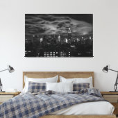 Ätherische Wolken: NYC Skyline, ESB Black and Whit Leinwanddruck (Insitu (Schlafzimmer))