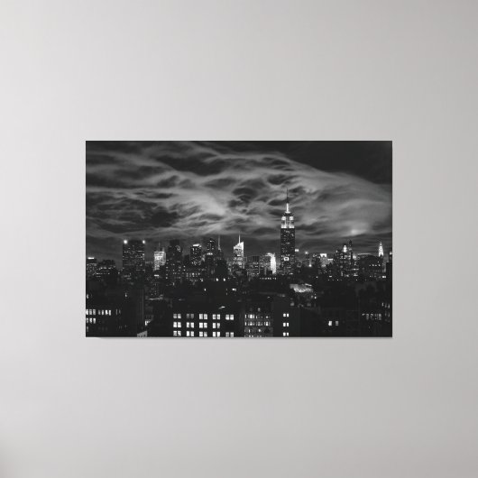 Ätherische Wolken: NYC Skyline, ESB Black and Whit Leinwanddruck (Vorderseite)