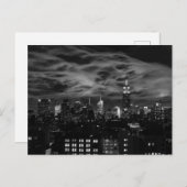 Ätherische Wolken: NYC Skyline, ESB BW Postkarte (Vorne/Hinten)