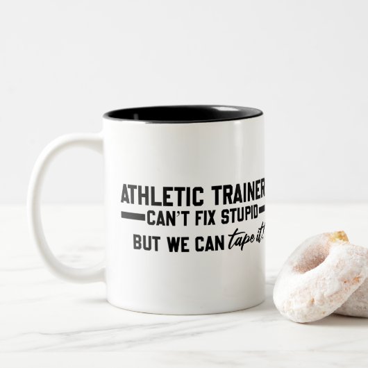 Athletische Trainer können keine stupiden - lustig Zweifarbige Tasse (Mit Donut)