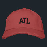 ATL "Atlanta" Monogramm Schwarz/Rot Vintager Stil Bestickte Baseballkappe<br><div class="desc">ATL "Atlanta" Mit Monogramm besticktes Schwarz auf Vintagen roten Stil bedrückte Baumwollhut. Ein wunderbares Geschenk für jeden, der Atlanta GA Liebe! Wenn Sie Ihr persönliches Monogramm bevorzugen, dann wählen Sie einfach den Knopf "Diese Vorlage personalisieren", um Ihre Namensinitialen einzugeben. Die Stickerei kann an andere Farbeinstellungen angepasst werden, indem Sie die...</div>