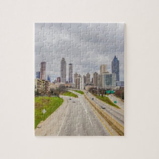 Atlanta-Skyline über Landstraße Puzzle