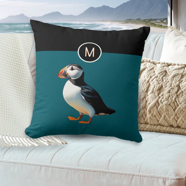 Atlantik Puffsküste Bird Wildlife Mit Monogramm Kissen (A monogrammed pillow with picture of an Atlantic puffin bird on a teal and black background)
