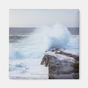 Atlantik-Welle, die in Maines Küste zusammenstö Magnet