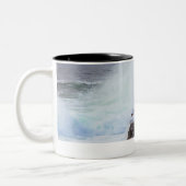 Atlantik-Welle, die in Maines Küste zusammenstößt Zweifarbige Tasse (Links)