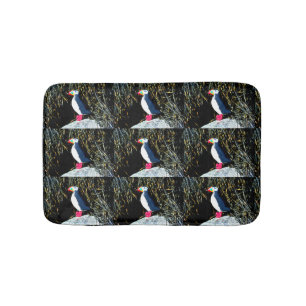 atlantische Papageientaucher der hölzernen Badematte