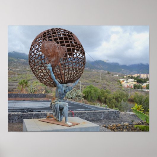 Atlas, der die Welt in den Pyramiden von Guïmar be Poster (Vorne)