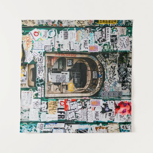 ATM-MASCHINE MIT GRAFFITI WANDTEPPICH (Vorderseite (Horizontal))