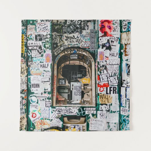 ATM-MASCHINE MIT GRAFFITI WANDTEPPICH (Vorderseite)