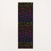 Atme Entspannung Frieden Regenbogen Schrift Schwar Yogamatte (Vorderseite)