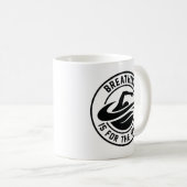 Atmen ist für die Schwäche Kaffeetasse (VorderseiteRechts)
