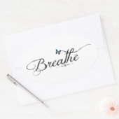 Atmen mit blauem Schmetterling Ovaler Aufkleber (Umschlag)