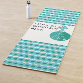 Atmen Sie einen großen Atem und entspannen Sie sic Yogamatte