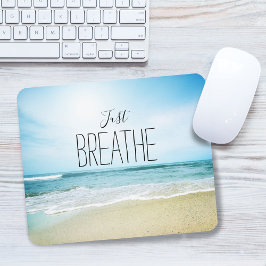 Atmen Sie einfach am Strand aus Mousepad