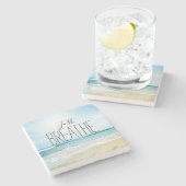 Atmen Sie einfach am Strand aus Steinuntersetzer (Seitenansicht)