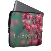 Atmen Sie einfach das Zitat (floral) Laptopschutzhülle (Vorne Rechts)