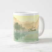 Atmen Sie einfach den Bergwald Gold Green Jumbo-Tasse (Vorderseite Rechts)