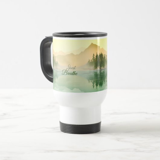 Atmen Sie einfach den Bergwald Gold Green Reisebecher (Vorderseite Links)