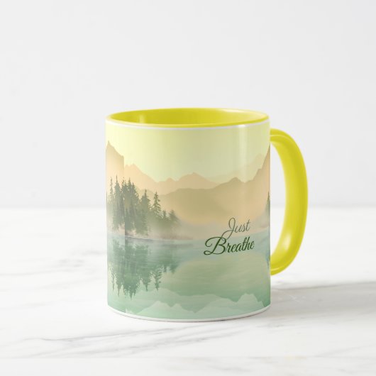 Atmen Sie einfach den Bergwald Gold Green Tasse (VorderseiteRechts)