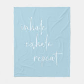 Atmen Sie Exhale Inspiration Zitat Minimalistisch  Fleecedecke (Vorderseite)