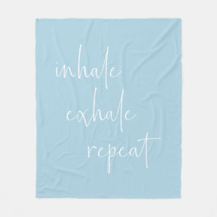 Atmen Sie Exhale Inspiration Zitat Minimalistisch  Fleecedecke