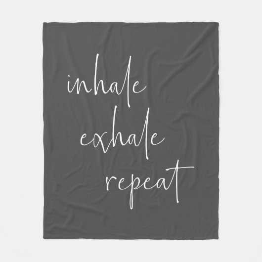 Atmen Sie Exhale Inspiration Zitat Minimalistisch  Fleecedecke (Vorderseite)
