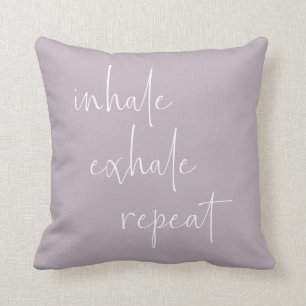 Atmen Sie Exhale Inspiration Zitat Minimalistisch  Kissen